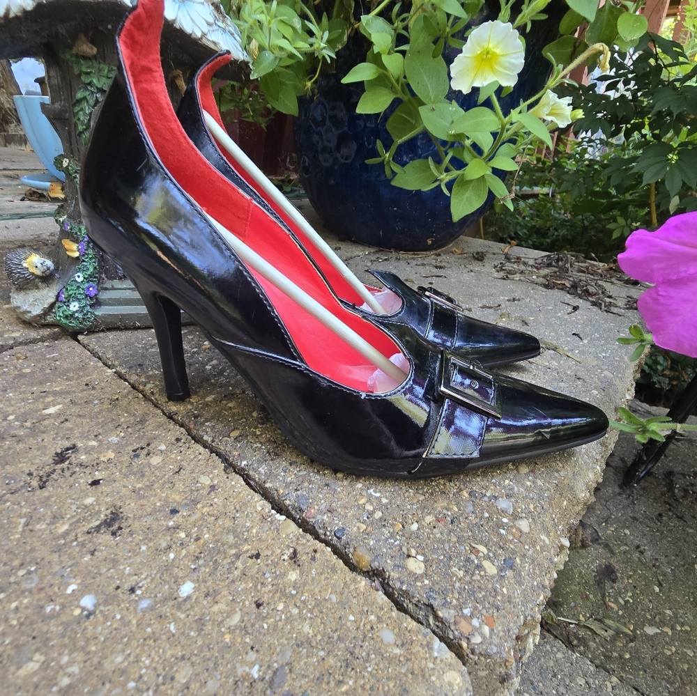 Witchy Black Patent Pointed Toe Heels with Buckle – Size 7 - Picture 3 of 5